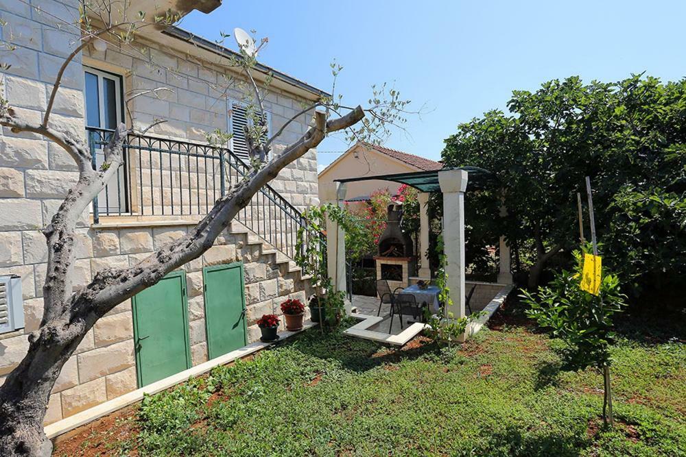 Apartments Off Supetar Bagian luar foto