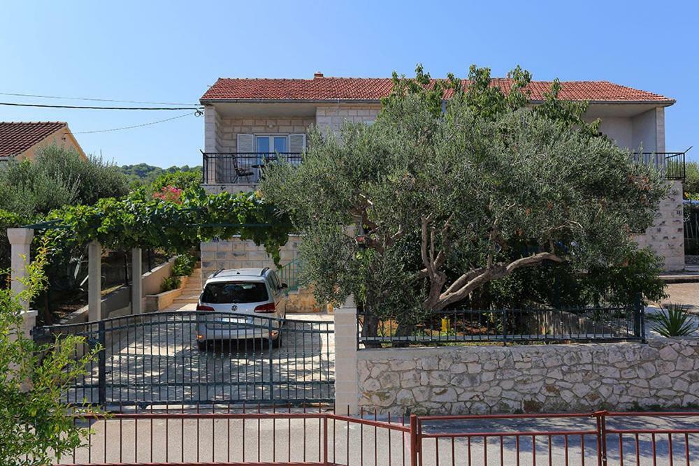 Apartments Off Supetar Bagian luar foto