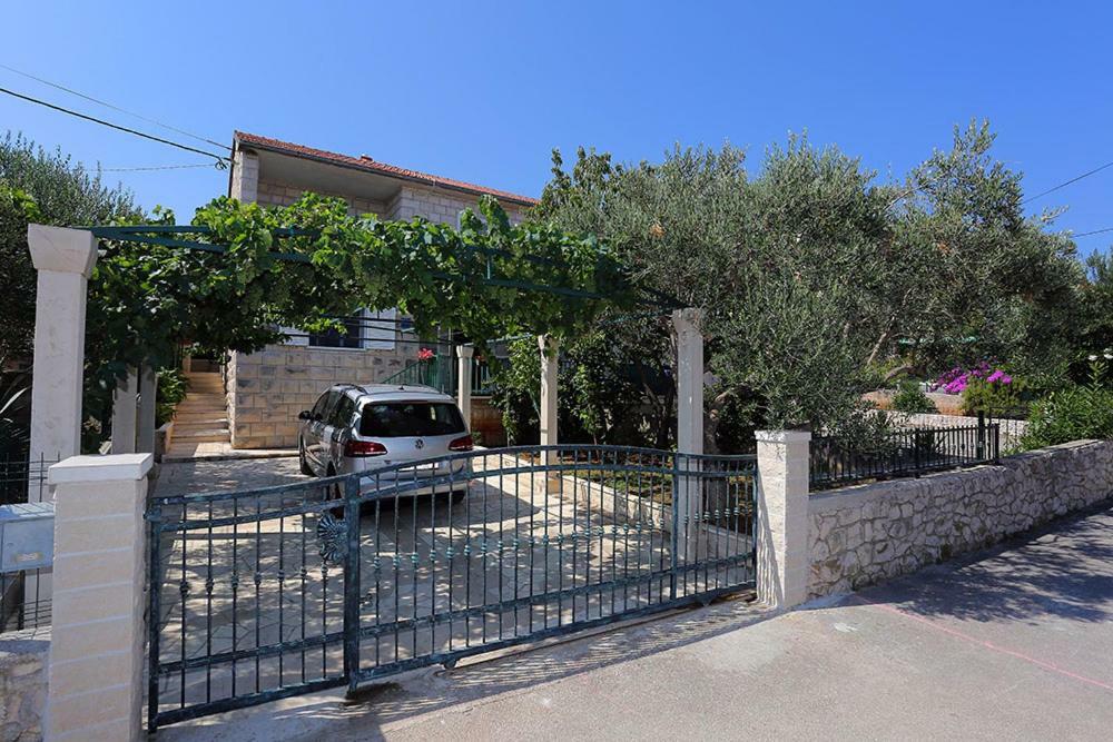 Apartments Off Supetar Bagian luar foto