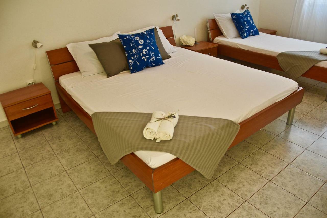 Apartments Off Supetar Bagian luar foto